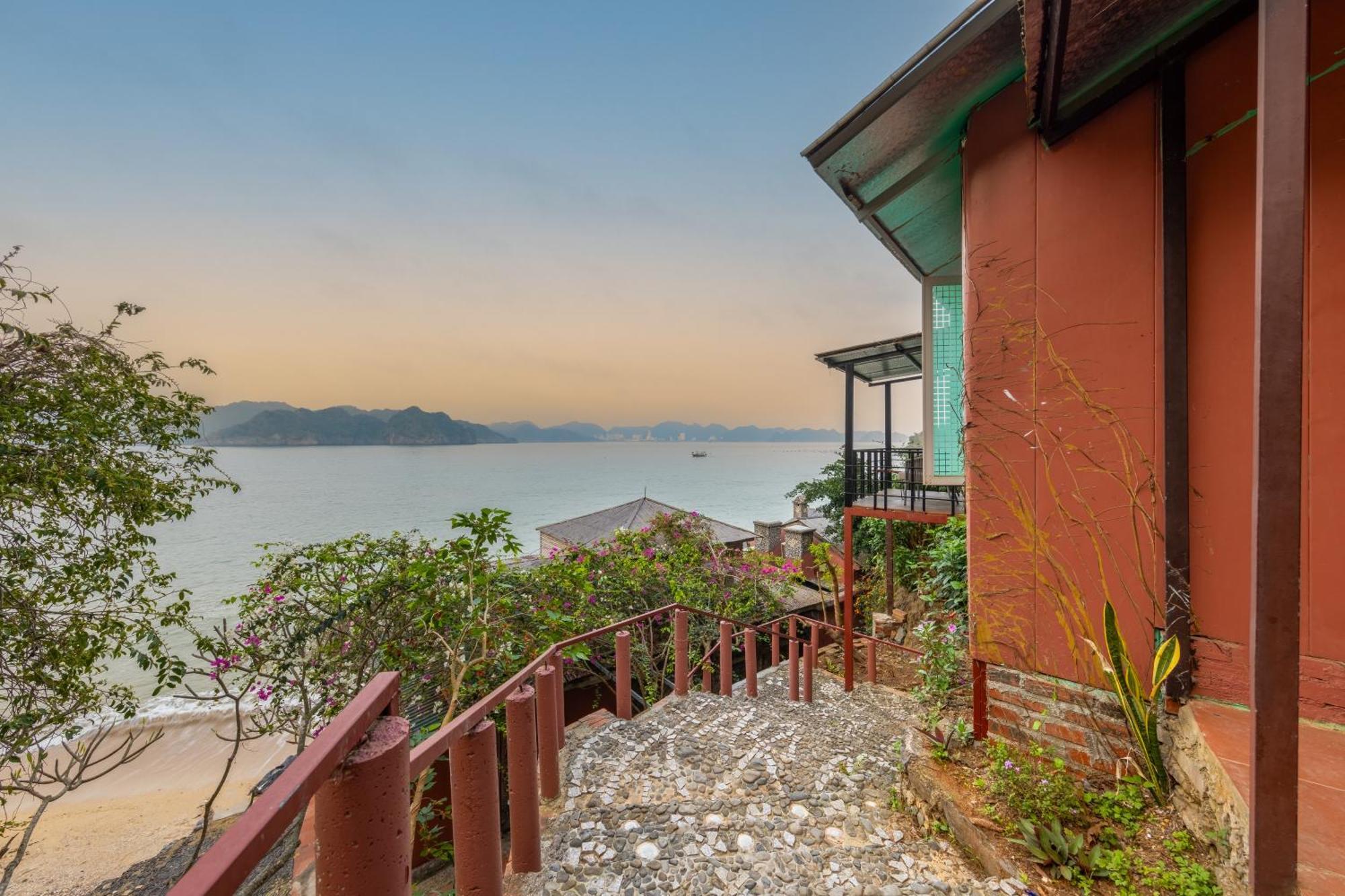 The One 'Private Island' Escape Hotel Gia Luan Exterior photo